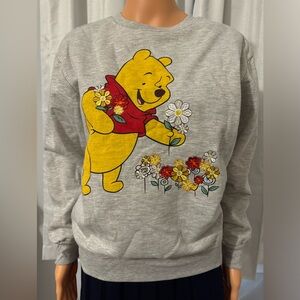 Cute Disney size S gray graphic Winnie the Pooh embroidered crew sweatshirt